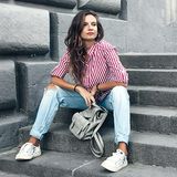 Dla kogo są spodnie boyfriend? Dopasuj spodnie do figury i okazji [Porady stylistki]
