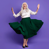 Modne rajstopy w stylizacjach dla pań 50+ – dodatek, który podkręci zimowy look!