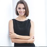 Sukienki wizytowe na różne okazje. Jak dobrać idealny model?