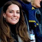 Kate Middleton pokazała się w swetrze. Tylko zobacz, jak go nosi