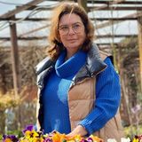 60-latko, włóż to do golfu, a będziesz wyglądać bardziej elegancko. Robi tak Kidawa-Błońska
