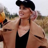 Nowa moda na Instagramie – znane „jesieniary robią sobie sesje na farmach dyniowych. Zobacz stylówki Wendzikowskiej i Bomby "