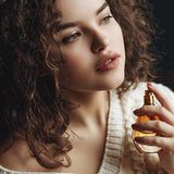 Perfumy damskie na jesień 2020 - przedstawiamy 7 najbardziej zmysłowych zapachów tego sezonu!