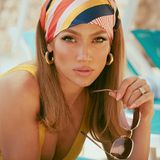 Jednoczęściowy strój w stylu Jennifer Lopez w sekundę stał się hitem. Ustawiają się po niego kolejki