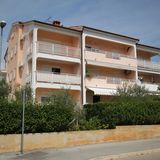 Apartmanok Parkolóhellyel Novigrad - 7049 (2)