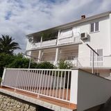 Apartmanok Parkolóhellyel Rab - 16359 (2)