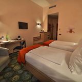 Ramada Airport Hotel Praha (4)