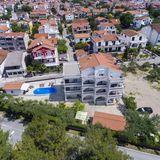 Apartmanok Medencével Vodice - 10408 (2)