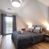 Domek Hampton nad jeziorem z jacuzzi całorocznym (4)