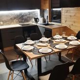 Drewniany domek w centrum (2)