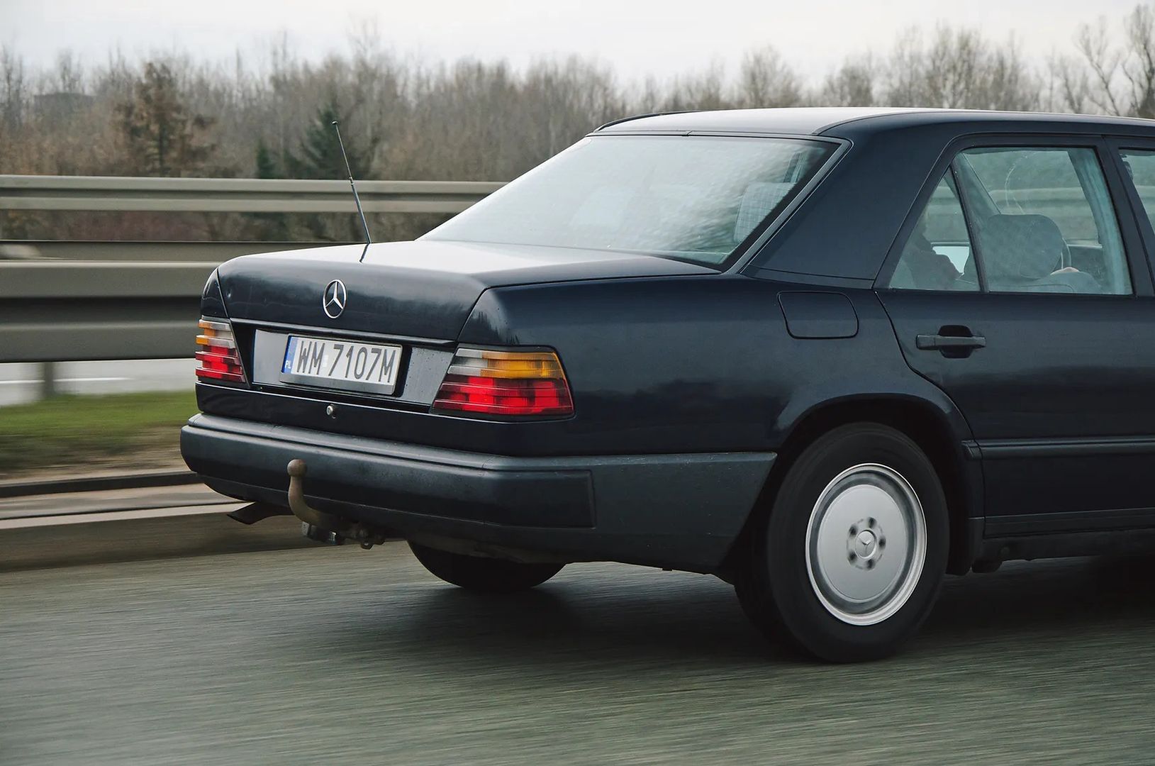 MERCEDES E 300 W124 WZÓR, LEGENDA - Samochody - Wieliczka