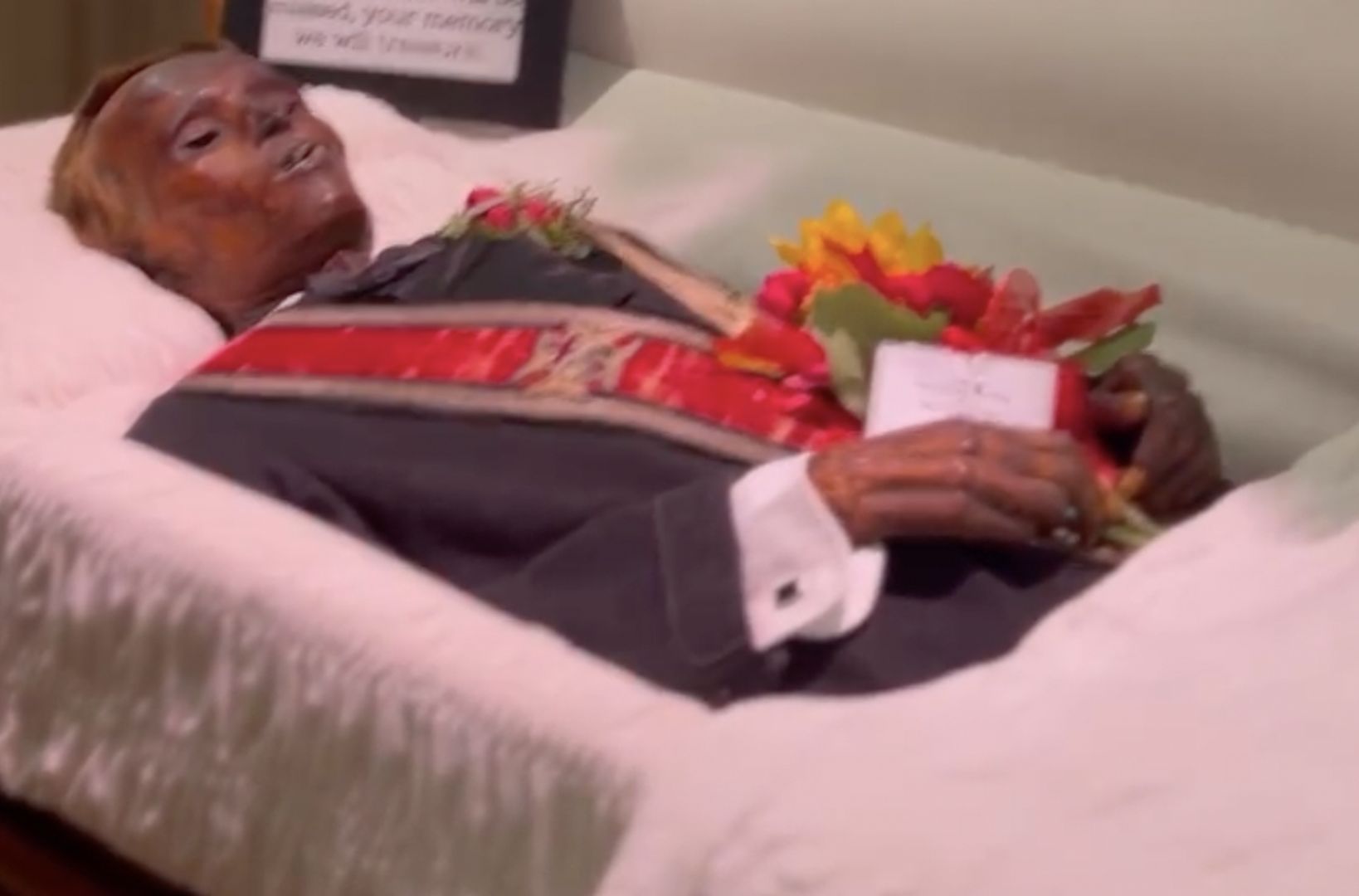 nobody-claimed-the-body-for-128-years-it-finally-comes-to-a-funeral