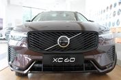 Volvo XC60 B5 AWD Ultra Dark