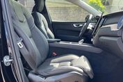 Volvo XC60 B5 B AWD Ultra Dark