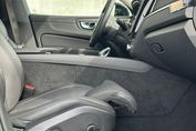Volvo XC60 B5 B AWD Ultra Dark