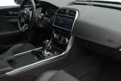 Jaguar XE 2.0 D200 AWD R-Dynamic Black