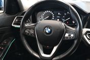 BMW Seria 3 330i Luxury Line aut