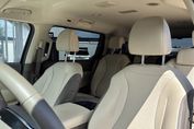 Kia Carnival Signature 9os.