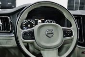 Volvo XC60 T5 Momentum Pro