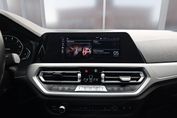 BMW Seria 3 320i Advantage aut