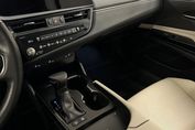 Lexus ES 300h Business Edition 2.5 E-CVT