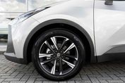 Toyota C-HR Style 2.0 Hybrid Dynamic Force Plug-in