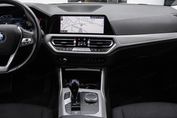 BMW Seria 3 318i Advantage aut