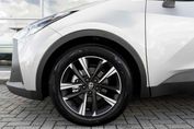 Toyota C-HR Style 2.0 Hybrid Dynamic Force Plug-in