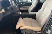 Volvo XC60 B5 B AWD Plus Dark