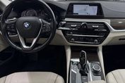 BMW Seria 5 520d xDrive Luxury Line aut