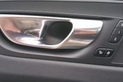 Volvo XC60 B5 B AWD Plus Dark
