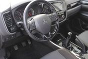 Mitsubishi Outlander Invite + 2WD