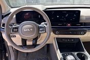 Kia Carnival Signature 9os.