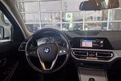 BMW Seria 3 318i Advantage aut