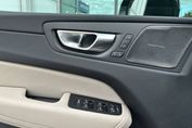 Volvo XC60 B5 AWD Plus Dark