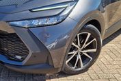 Toyota C-HR Style 2.0 Hybrid Dynamic Force Plug-in