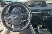 Lexus UX 250h F Impression