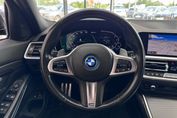 BMW Seria 3 330e xDrive M Sport sport-aut
