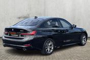 BMW Seria 3 320i xDrive Advantage