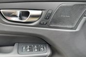 Volvo XC60 B5 B AWD Plus Dark