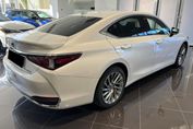 Lexus ES 300h Omotenashi