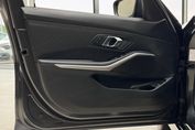 BMW Seria 3 318i Advantage aut