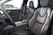 Volvo XC60 B5 AWD Plus Dark