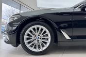 BMW Seria 5 520d xDrive Luxury Line aut