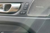 Volvo XC60 B5 B AWD Plus Dark