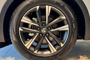Toyota C-HR Style 2.0 Hybrid Dynamic Force Plug-in