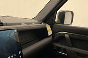 Land Rover Defender 110 D250 X-Dynamic SE