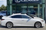 Lexus ES 300h Omotenashi