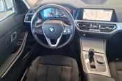 BMW Seria 3 318i Advantage aut