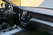Volvo XC60 B4 D AWD Plus Dark\
